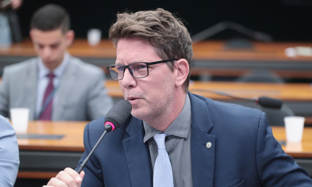 Após tratamento intensivo, deputado Mario Frias é liberado do hospital