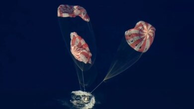 Atraente Retorno da Missão Artemis II à Terra Após 10 Dias de Exploração Espacial