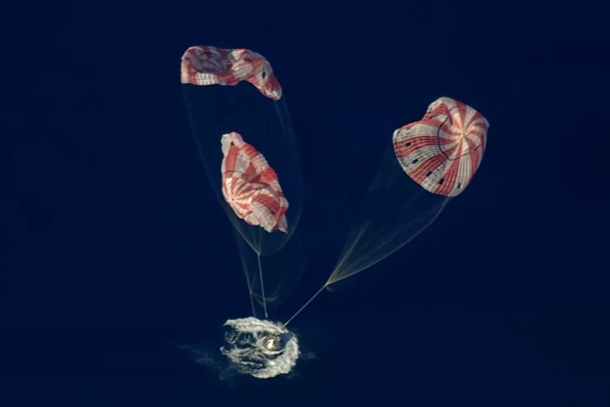 Atraente Retorno da Missão Artemis II à Terra Após 10 Dias de Exploração Espacial