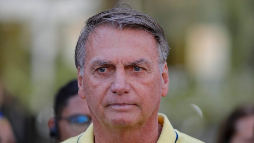Bolsonaro é considerado apto para a cirurgia de ombro, afirma defesa ao STF