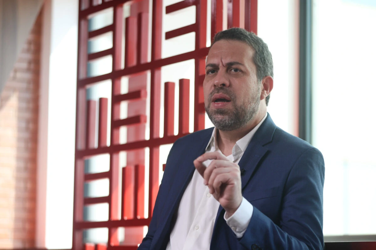 Boulos Aposta: Polêmica do PL dos Apps Complica Situação de Lula Próximo às Eleições