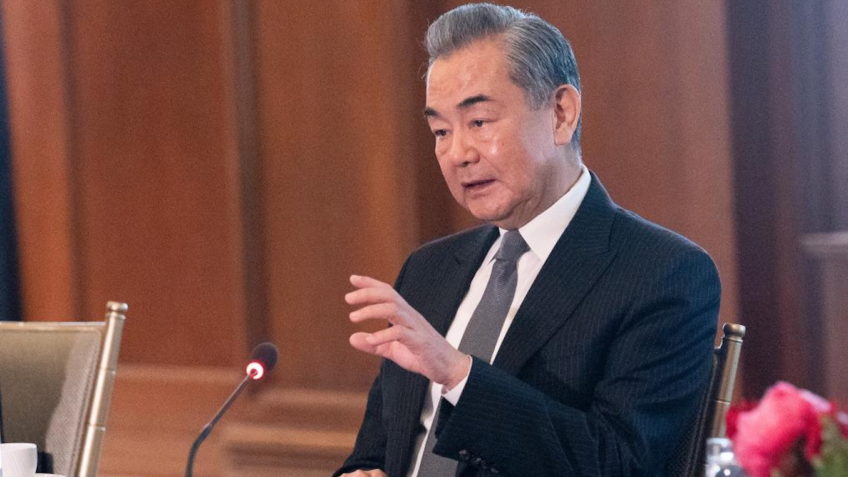 China afirma que fechamento de Ormuz fere interesses globais