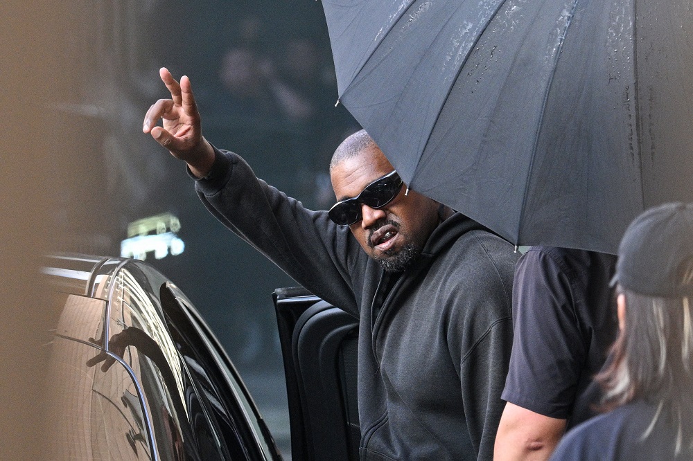 Clube europeu suspende apresentação de Kanye West devido a declarações antissemitas anteriores