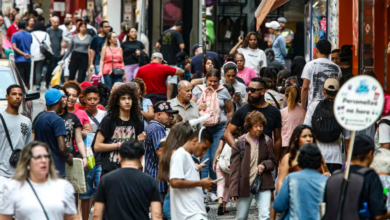 Crescimento Acelerado da População Brasileira Diminui, Enquanto Envelhecimento se Intensifica