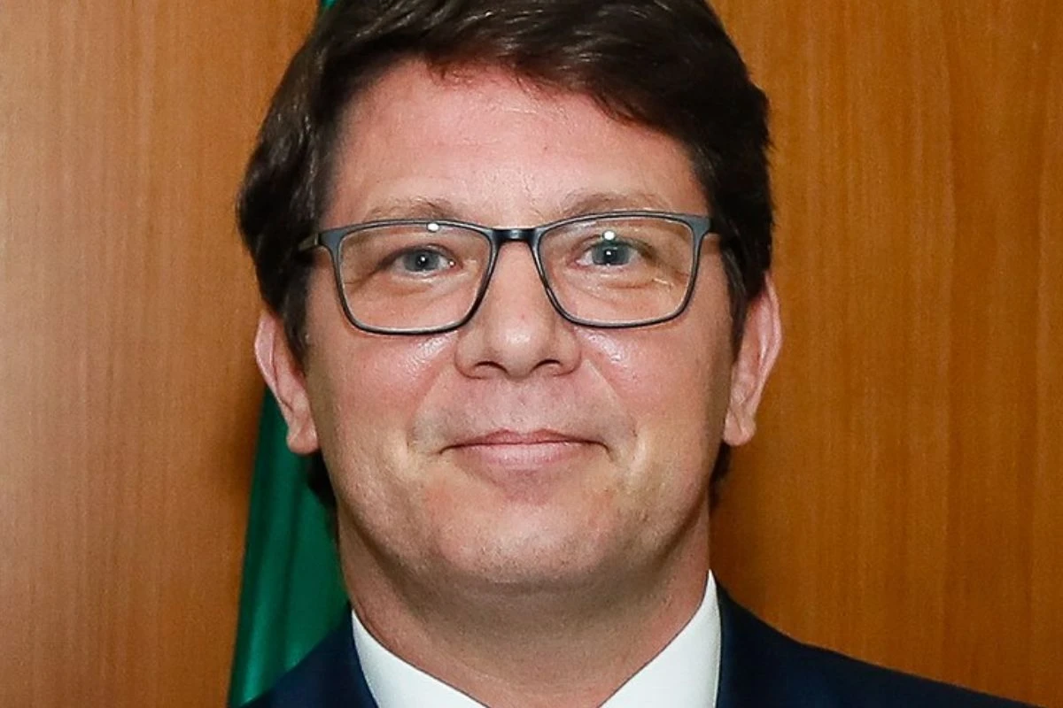 Deputado Mario Frias é Internado em UTI em SP Devido a Fortes Dores Abdominais