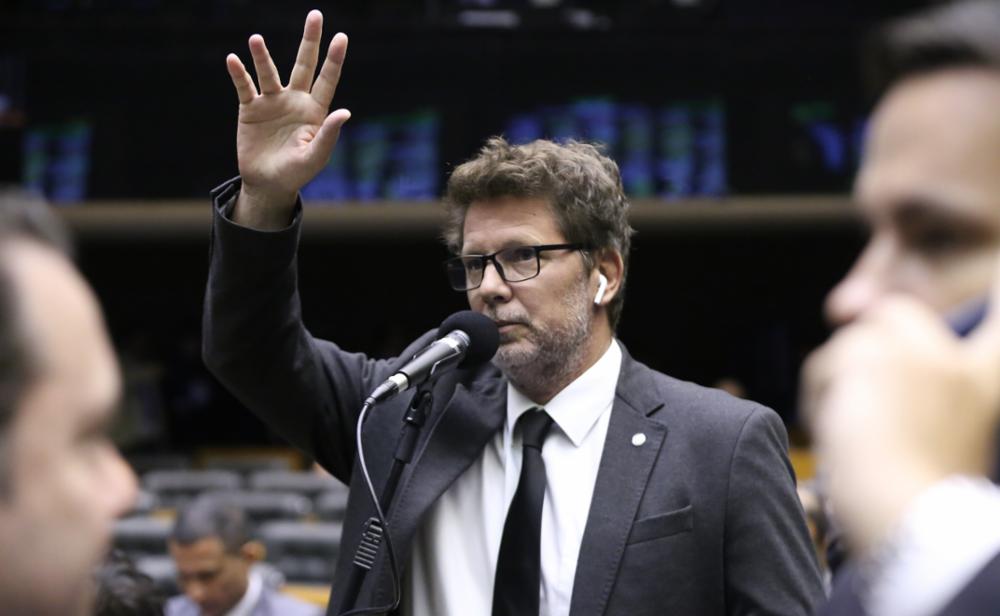 Deputado Mário Frias é hospitalizado na UTI devido a intensas dores abdominais