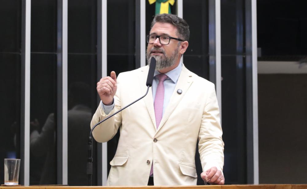 Deputado do PL propõe expansão do FGTS e liberação de saque para compra de armas de fogo
