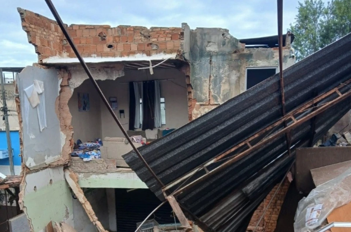 Desabamento de Casa com 15 Ocupantes em Juiz de Fora