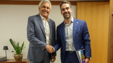 Eduardo Leite afirma: 'Unidade não exige pensamento uniforme' em apoio a Caiado