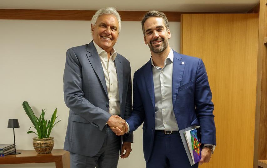 Eduardo Leite afirma: 'Unidade não exige pensamento uniforme' em apoio a Caiado