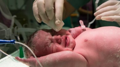 Estudo Revela que Bebês com Herpes Congênita Passam Mais Tempo na UTI