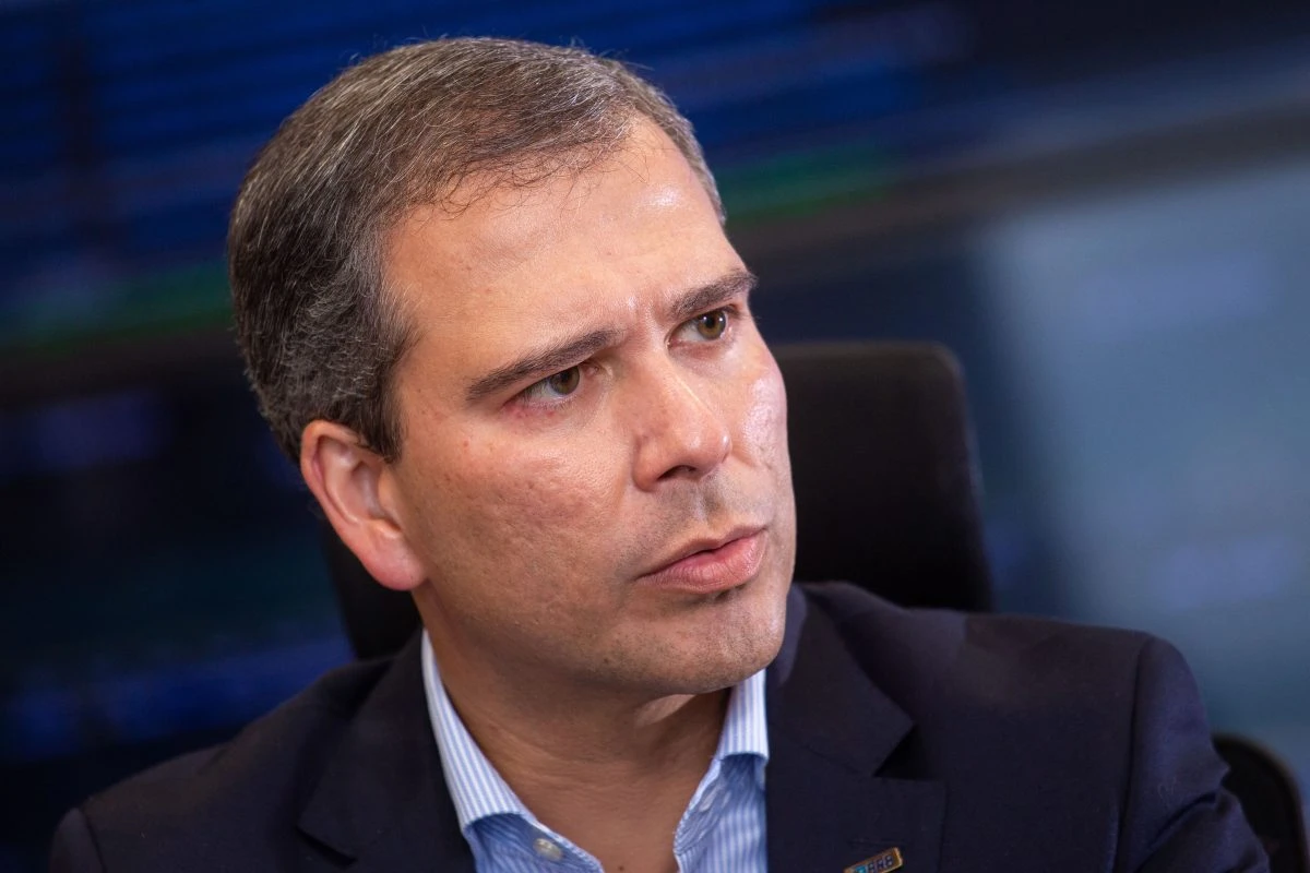 Ex-presidente do BRB revelava sua rotina intensa em negociações com Vorcaro, afirma PF