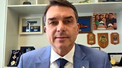 Flávio Bolsonaro destaca: 'Lula é meu craque' ao comentar crescimento nas pesquisas eleitorais