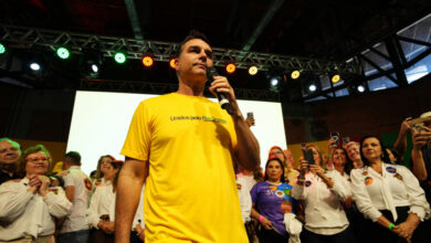 Flávio afirma que não só Bolsonaro, mas todos os perseguidos também subirão a rampa do Planalto