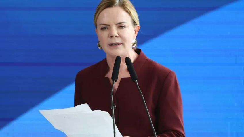 Gleisi Apoia STF Após CPI Requerer Indiciamento de Ministros