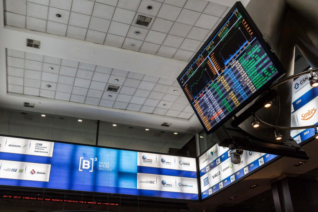 Ibovespa atinge novo pico histórico, encerrando o dia aos 197 mil pontos
