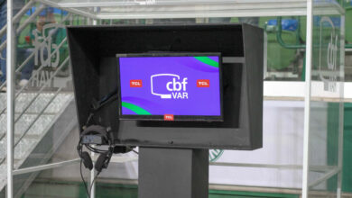 Impacto do VAR no Futebol: Puxão de Cabelo e Mão na Genitália em Destaque