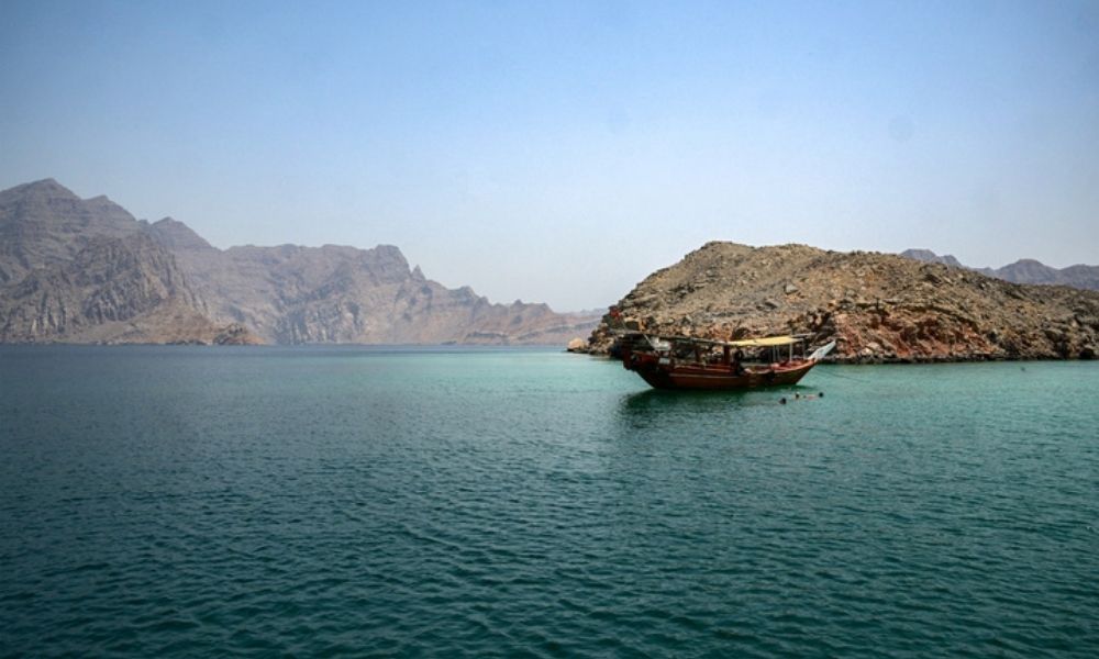 Irã Responde a Ameaças: Não Irá Ceder Após Ordem de Trump à Marinha para Bloquear o Estreito de Ormuz