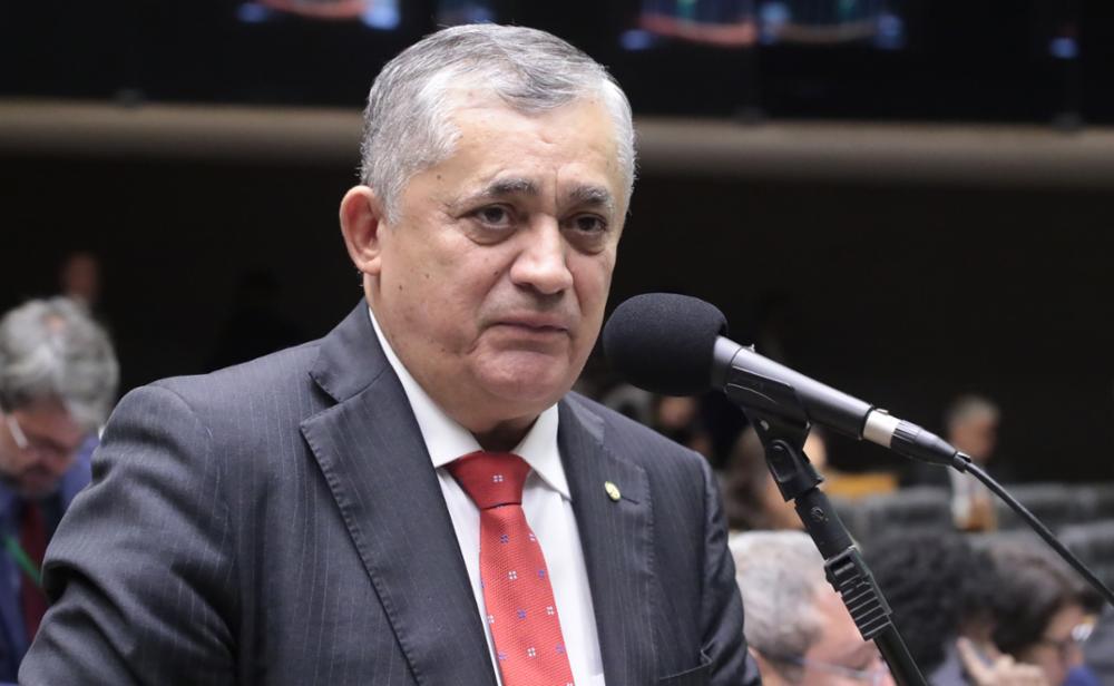 José Guimarães, Petista e Líder do Governo na Câmara, Assume a Pasta de Relações Institucionais