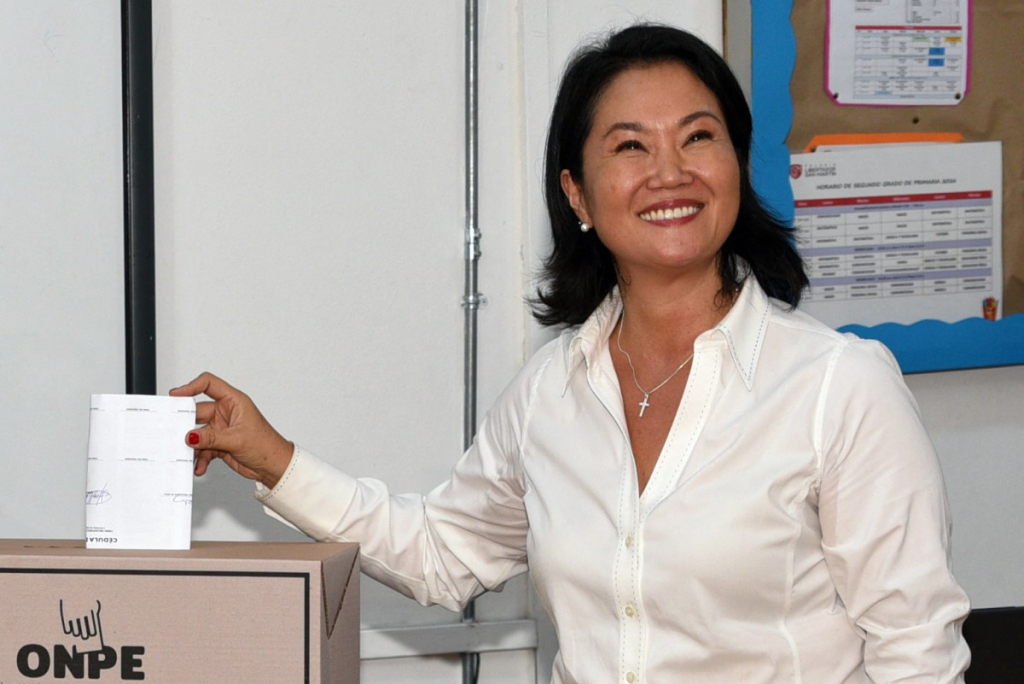 Keiko Fujimori à Frente nas Pesquisas para a Presidência do Peru: Resultados da Boca de Urna