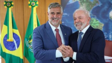 Lula Designa Deputado Paulo Pimenta como Novo Líder do Governo na Câmara dos Deputados