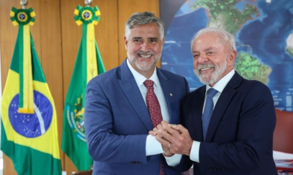 Lula Designa Deputado Paulo Pimenta como Novo Líder do Governo na Câmara dos Deputados