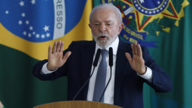 Lula afirma que o Brasil não requer escolas cívico-militares