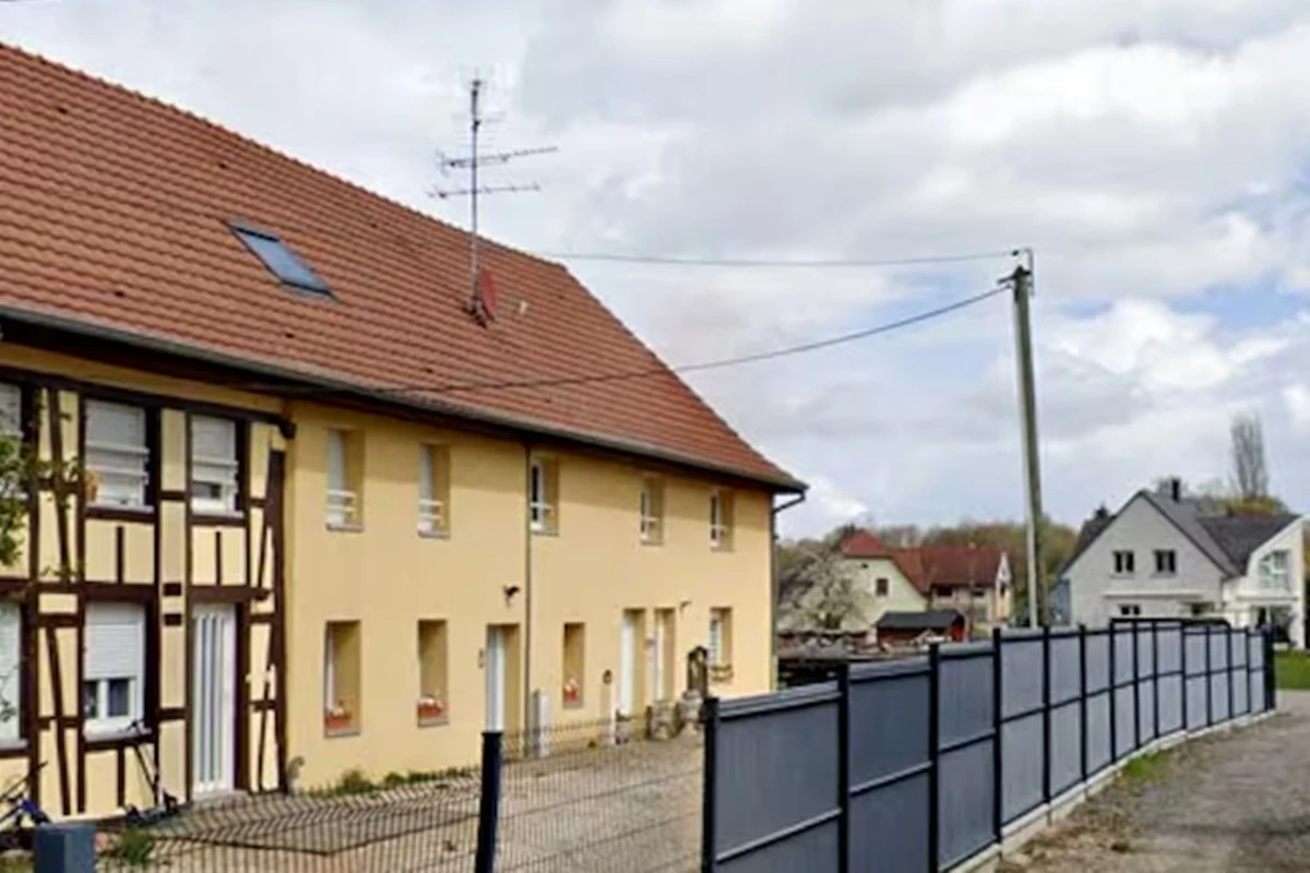 Menina Libertada Após Passar Dois Anos Trancada em Van pelo Pai