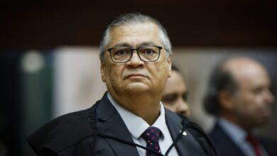 Moraes exige devolução de equipamentos de jornalista que criticou Dino