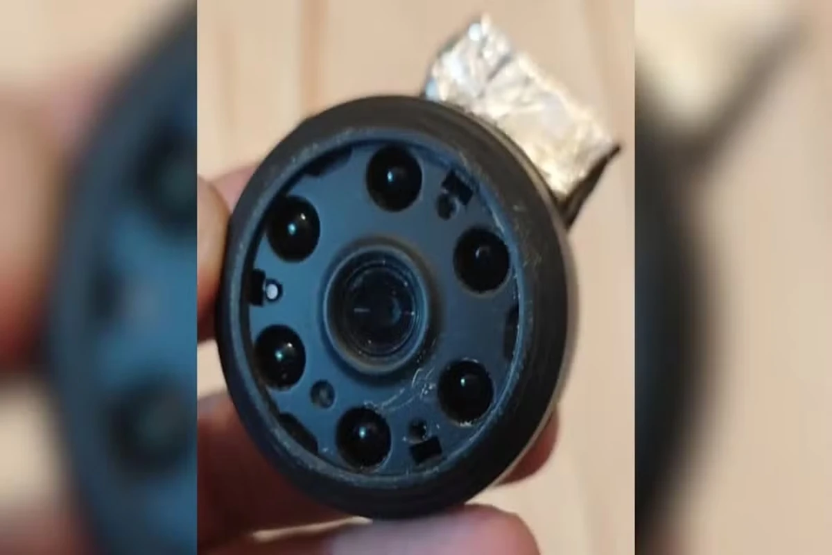 Mulher Descobre Câmera Oculta no Teto do Quarto e Acusa Ex-Parceiro em Minas Gerais