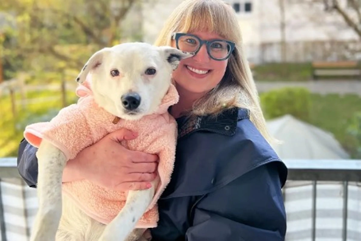 Mulher aluga jato particular para evitar que sua cachorrinha viaje no compartimento de bagagem