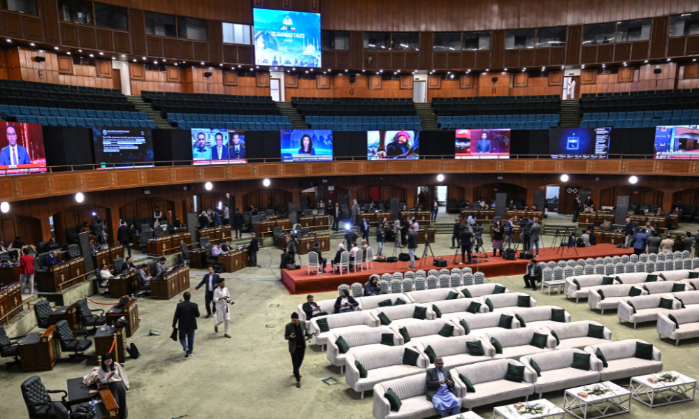 Negociações de Paz: EUA e Irã se Reúnem no Paquistão para Diálogo Diplomático