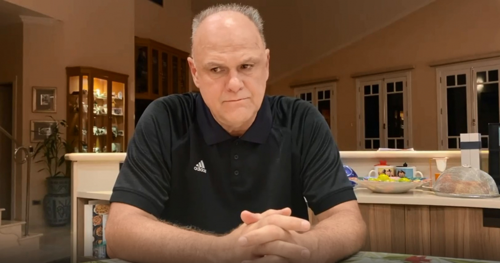 Oscar Schmidt sofre mal-estar e é hospitalizado