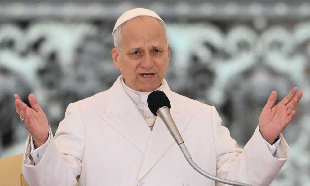 Papa expressa tristeza por suas declarações serem vistas como uma disputa com Trump