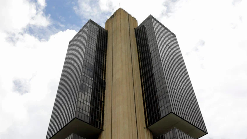 Plínio afirma que governo impede progresso da PEC sobre autonomia do Banco Central e revela novo parecer