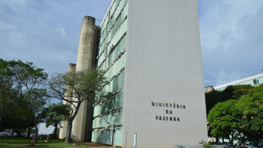 Precatórios de R$ 347 bilhões: Como esse gasto ficará fora da meta fiscal até 2035