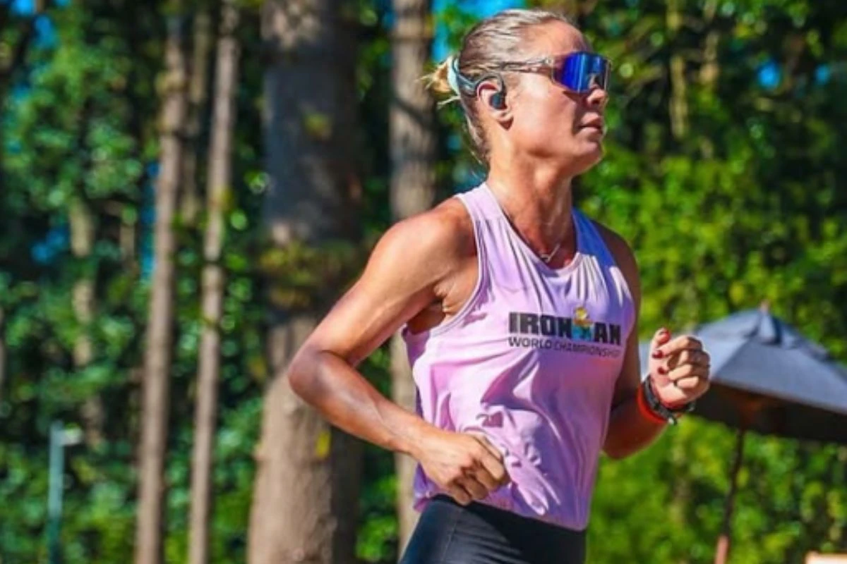 Quem foi a brasileira falecida durante a competição de natação do Ironman?