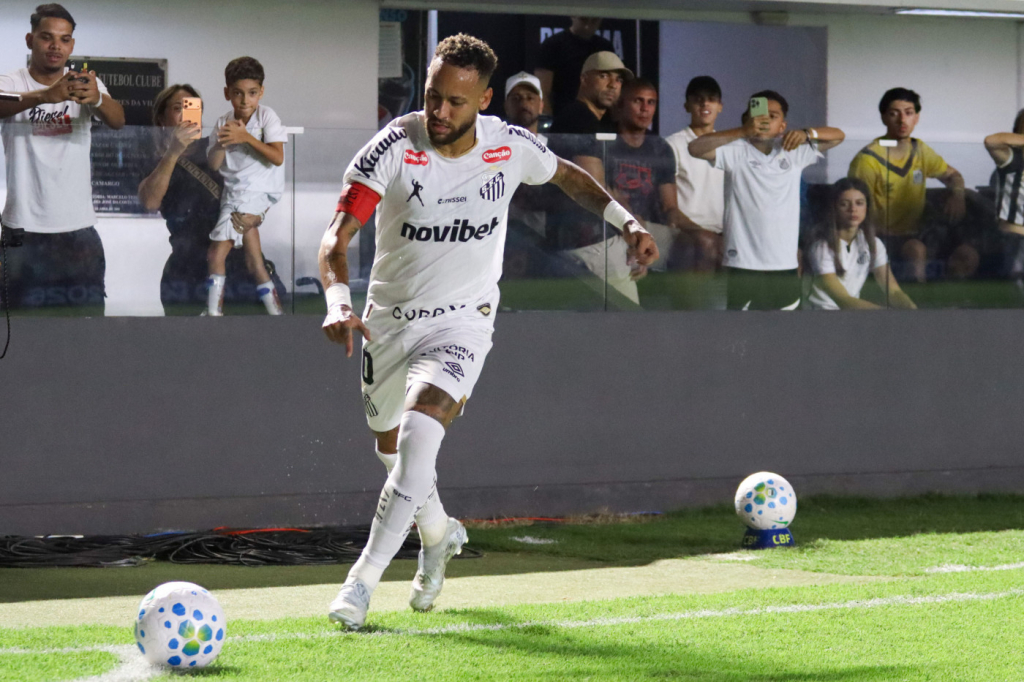 Santos conquista vitória de 1 a 0 sobre o Atlético-MG com Neymar em grande forma em campo