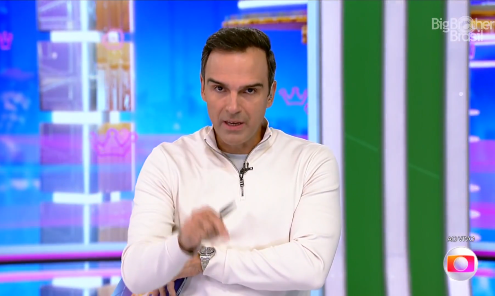 Tadeu Schmidt segue firme na apresentação do ‘BBB 26’, apesar da perda do irmão