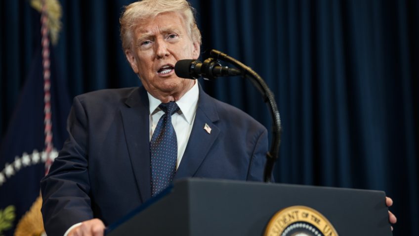 Trump afirma que Estados Unidos impedirão o acesso ao estreito de Ormuz