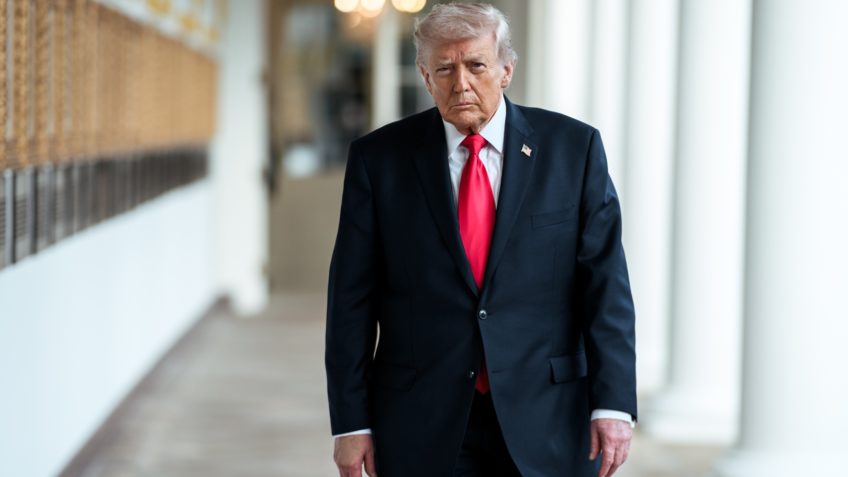 Trump declara que papa é "frágil" e que sua eleição se deu graças a ele