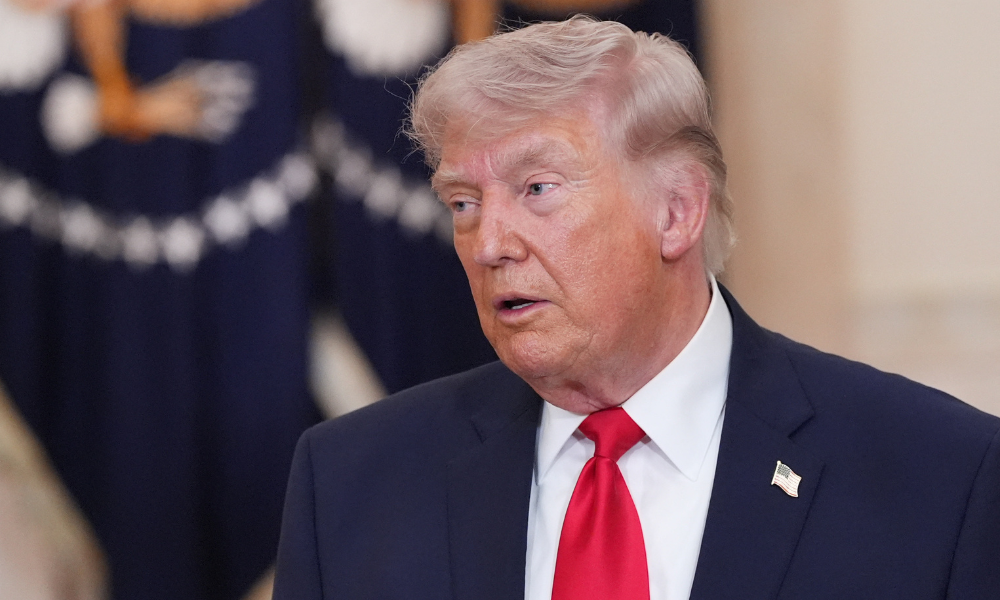 Trump sinaliza nova possibilidade de negociações com o Irã durante visita ao Paquistão