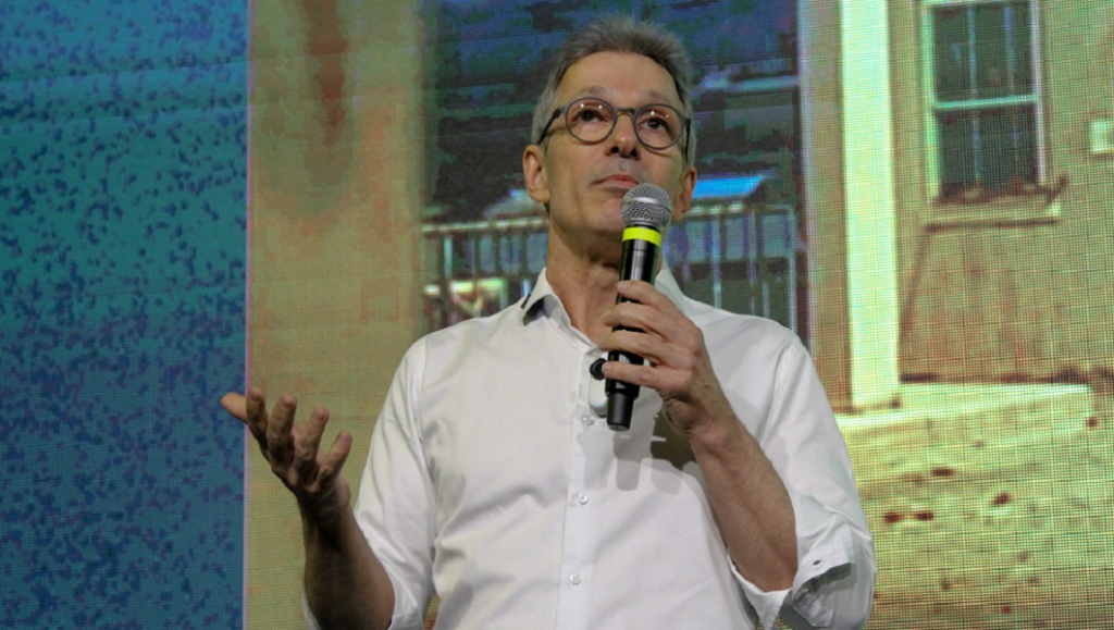 Zema anuncia que 'adultos responsáveis' do Bolsa Família serão incentivados a trabalhar