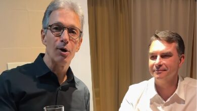 Zema faz piada com Flávio Bolsonaro: "Convite para ser meu vice!"