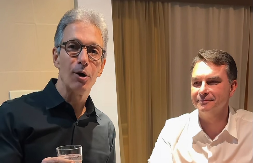 Zema faz piada com Flávio Bolsonaro: "Convite para ser meu vice!"